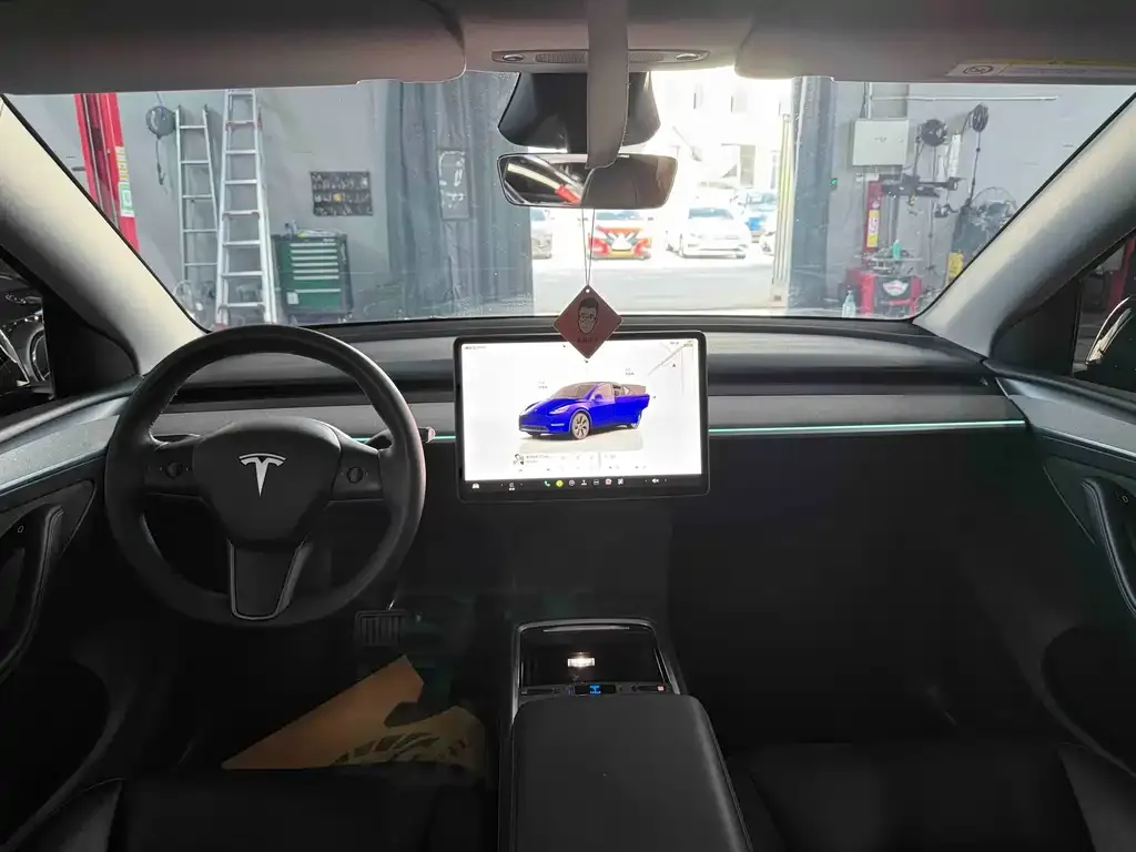 Tesla Model Y — фото 4