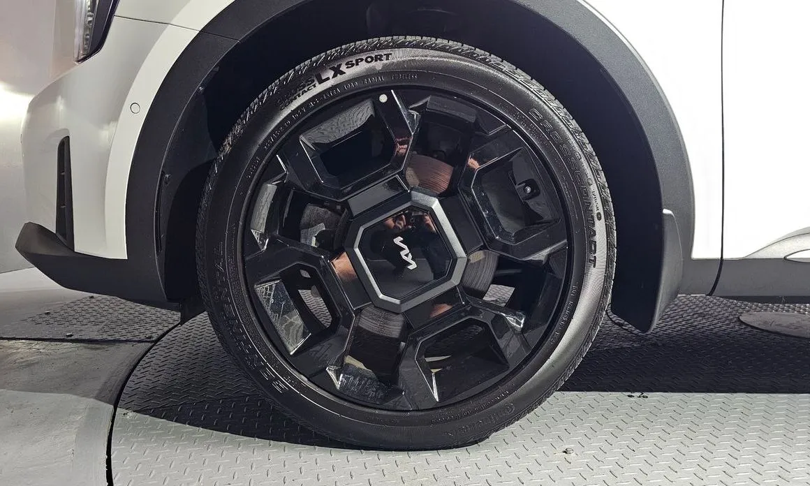 Kia Sorento — фото 9