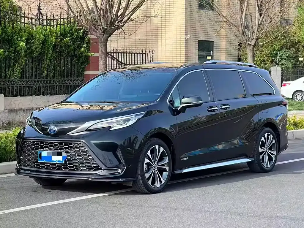 Toyota Granvia — фото 1