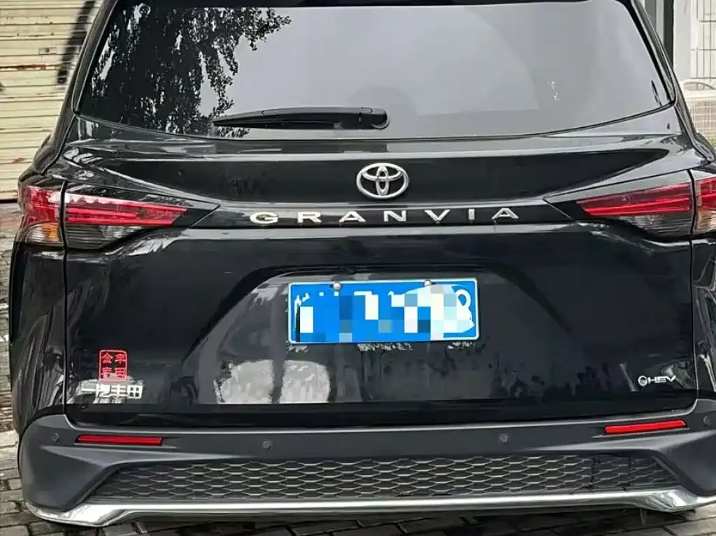 Toyota Granvia — фото 7