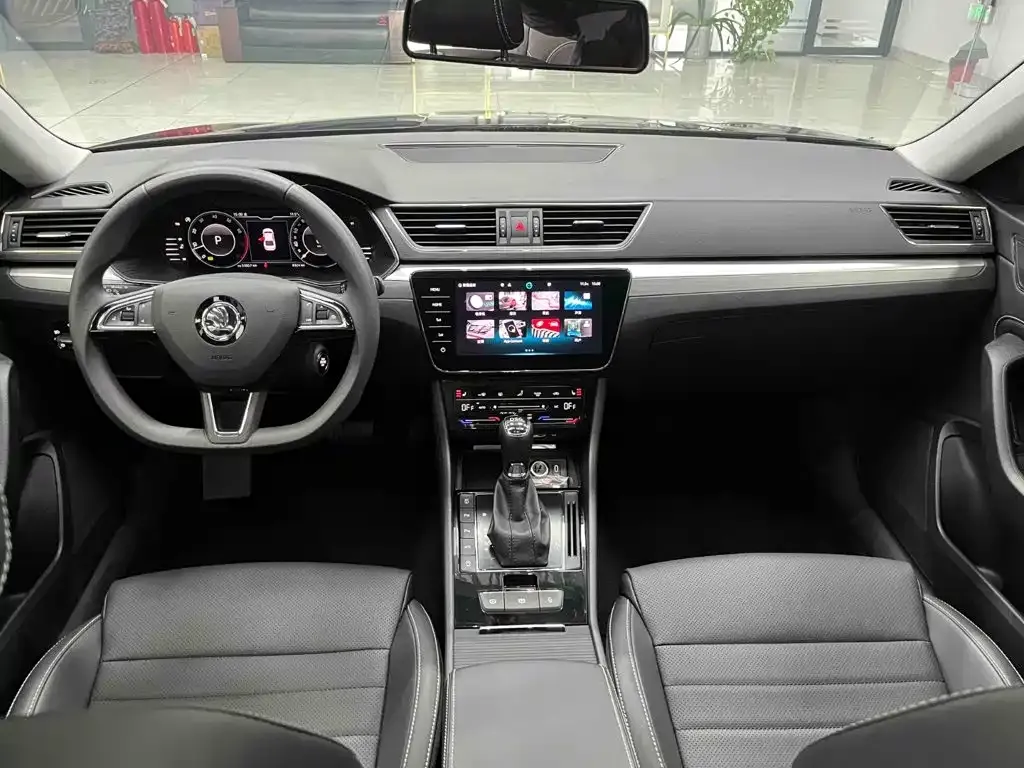 Skoda Superb — фото 10