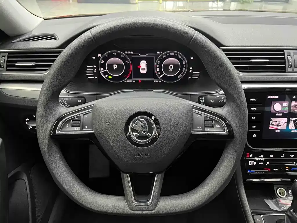 Skoda Superb — фото 9