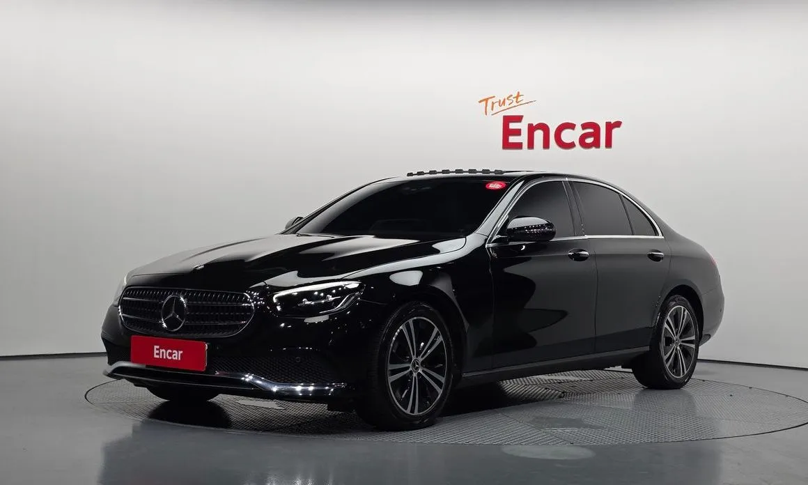 Mercedes-Benz E-Class — фото 1