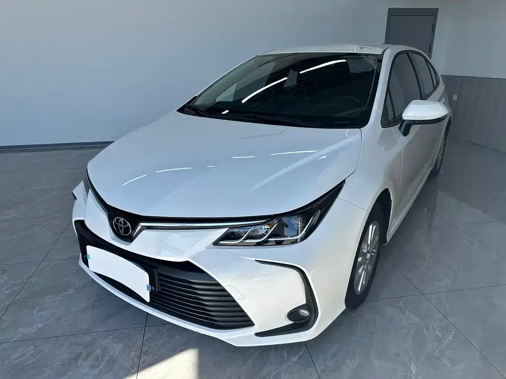 Toyota Corolla — фото 1