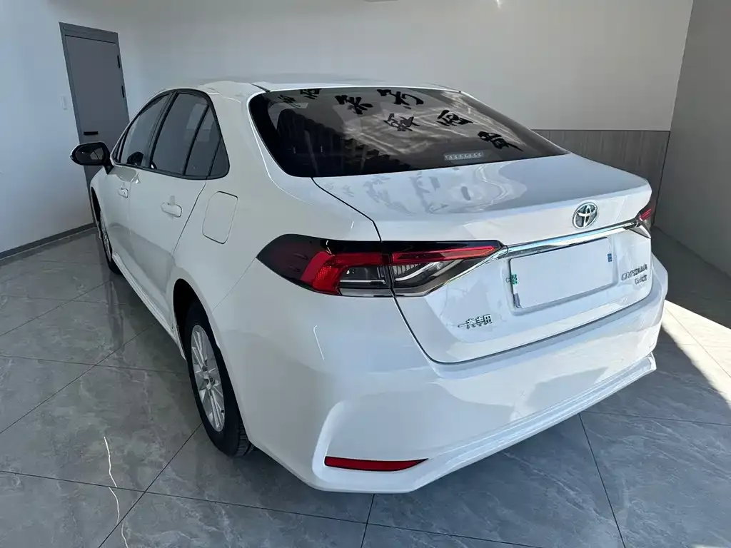 Toyota Corolla — фото 10