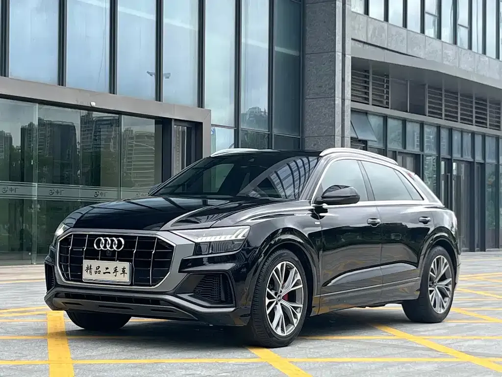 Audi Q8 — фото 1