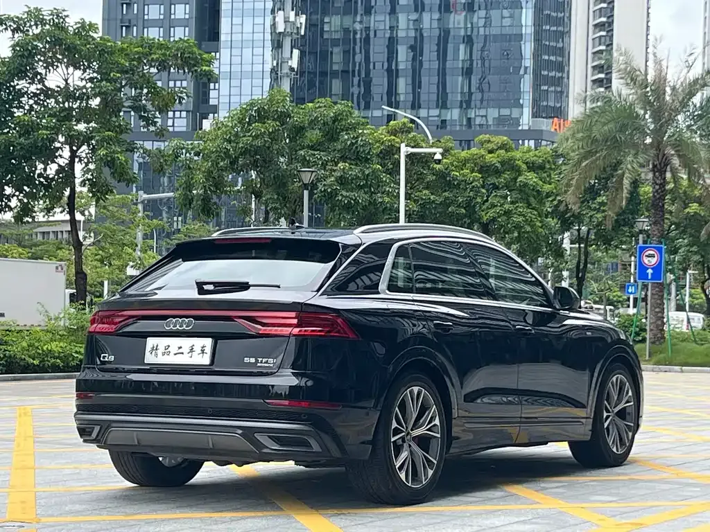 Audi Q8 — фото 6