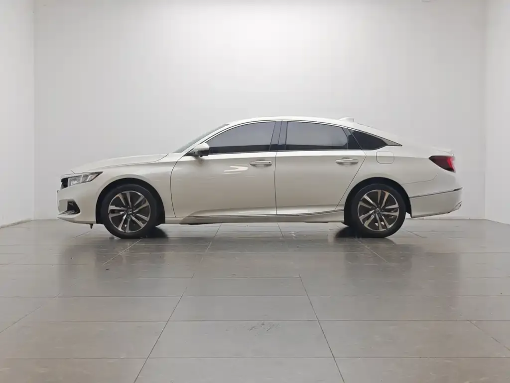 Honda Accord — фото 10