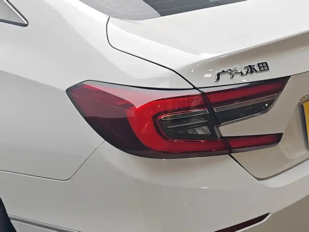 Honda Accord — фото 9