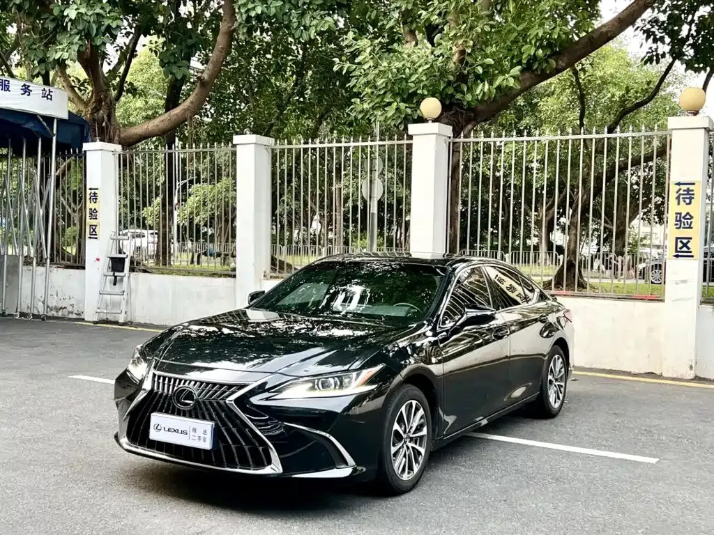 Lexus ES — фото 1