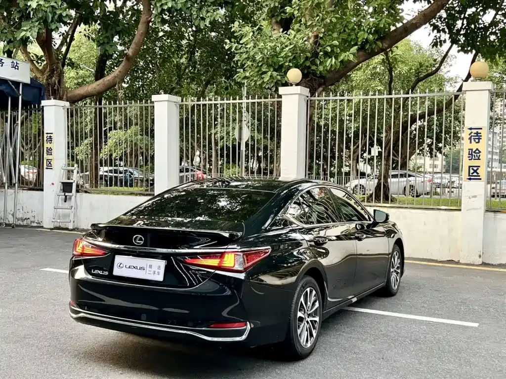 Lexus ES — фото 6