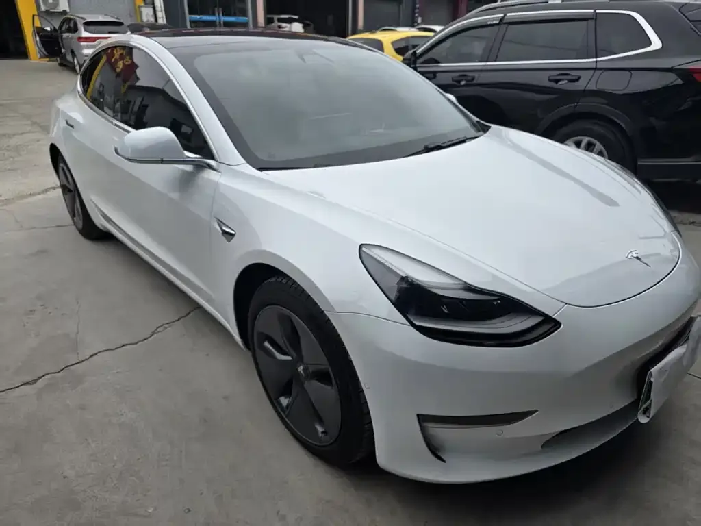 Tesla Model 3 — фото 8