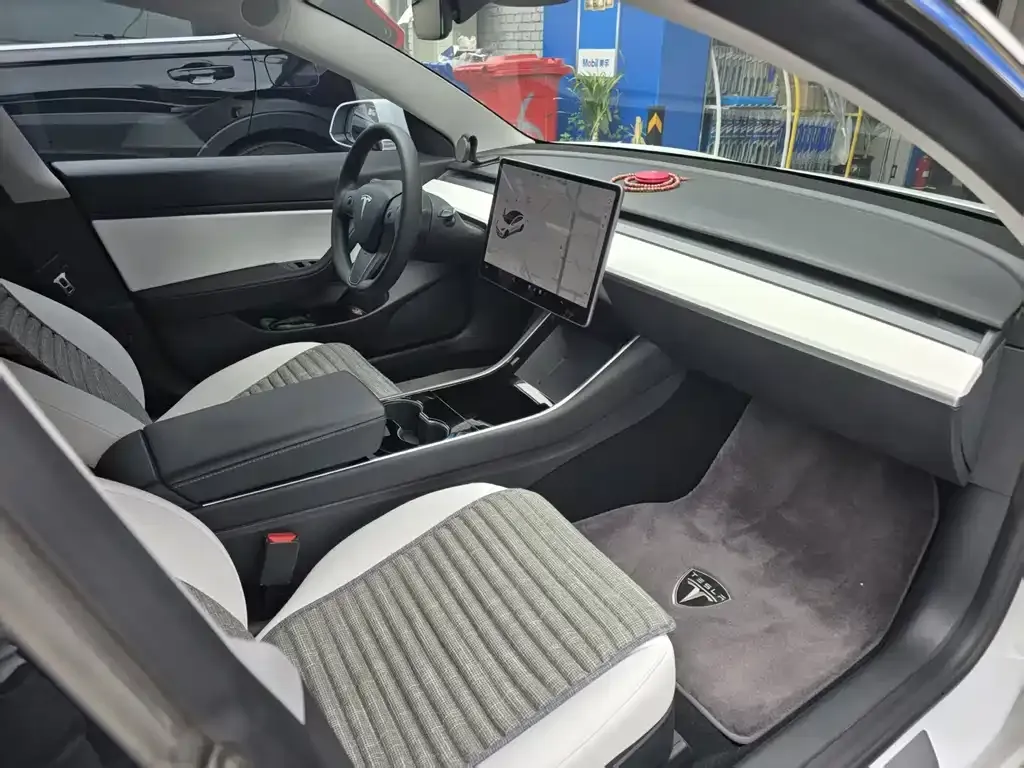 Tesla Model 3 — фото 6