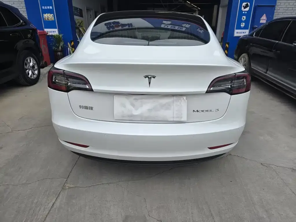 Tesla Model 3 — фото 7