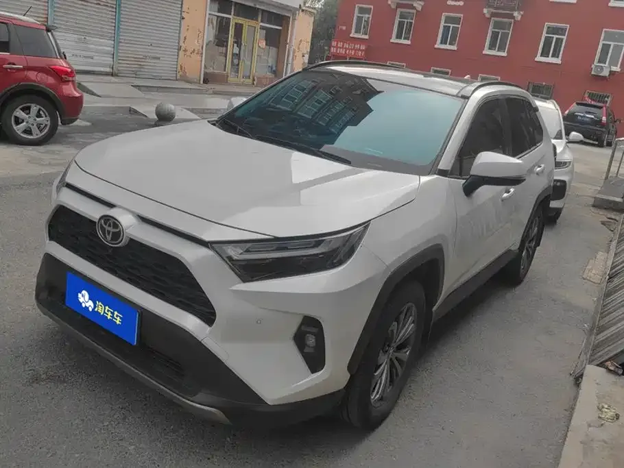 Toyota RAV4 — фото 1
