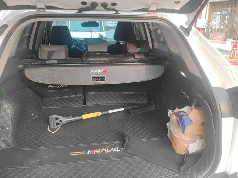 Toyota RAV4 — фото 6