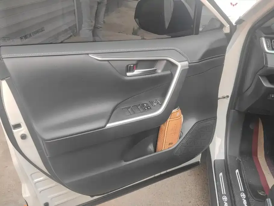Toyota RAV4 — фото 2