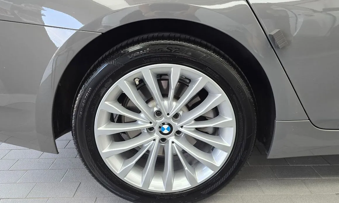 BMW 5-Series — фото 10
