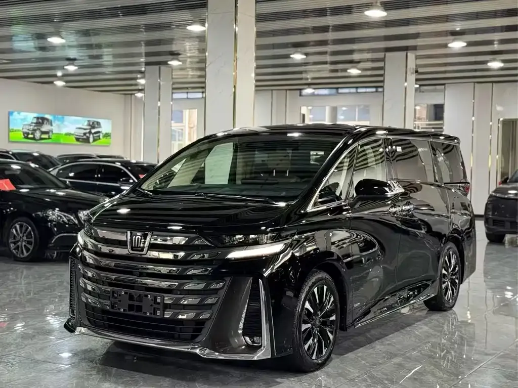 Toyota Vellfire — фото 1