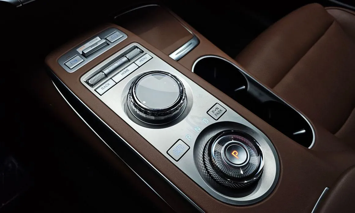 Genesis GV70 — фото 10
