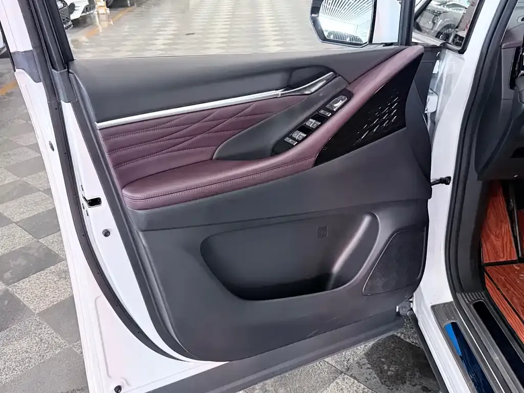 GAC Motor Trumpchi M8 — фото 3
