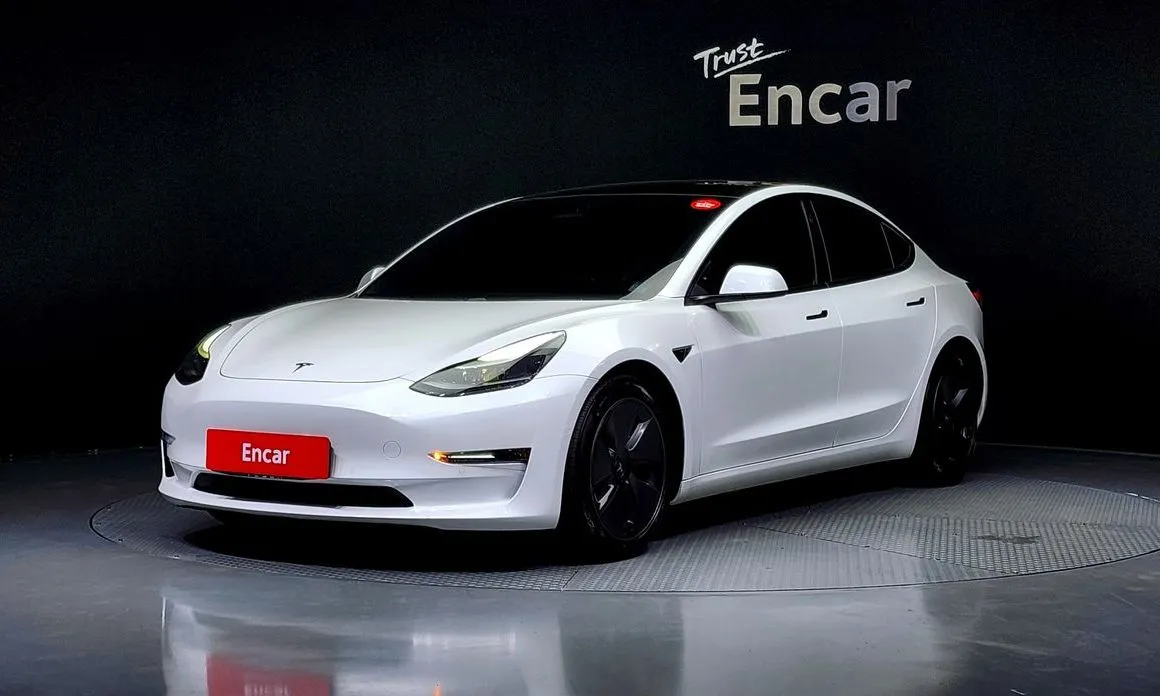 Tesla Model 3 — фото 1