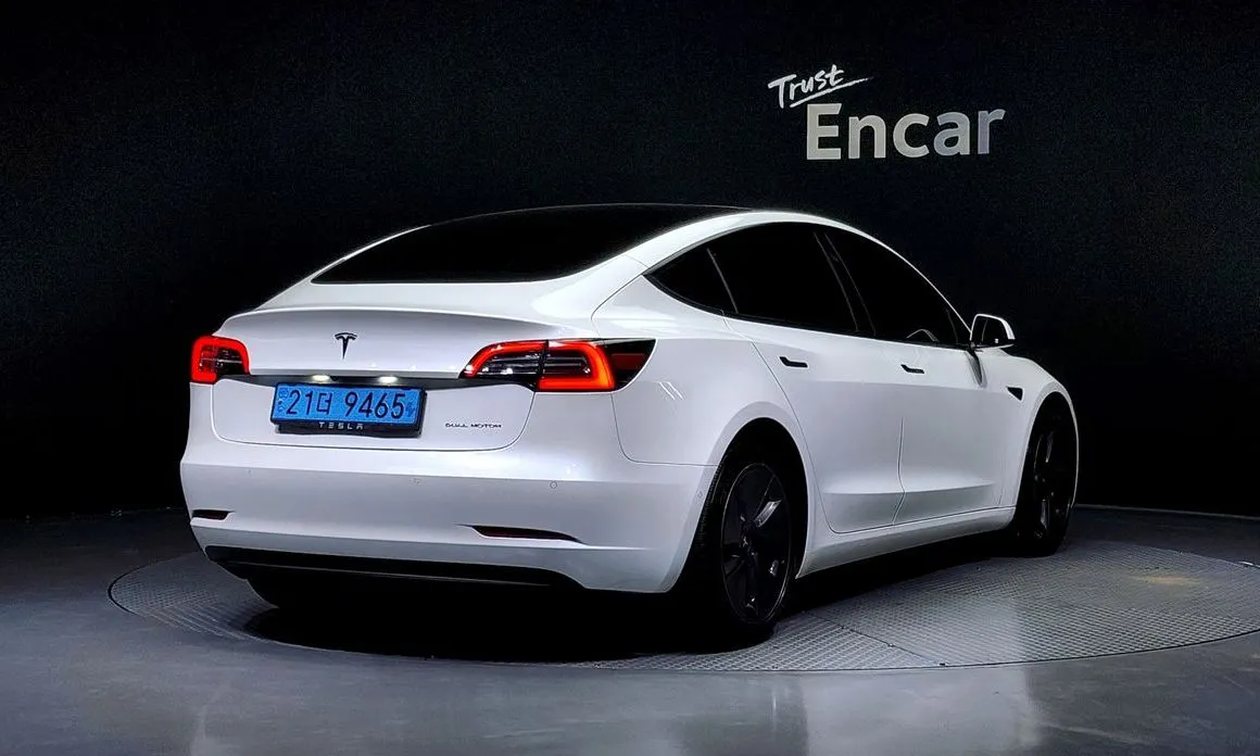 Tesla Model 3 — фото 3