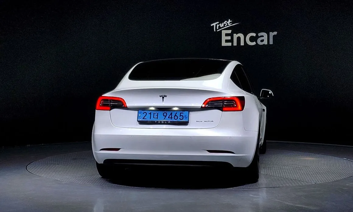 Tesla Model 3 — фото 4