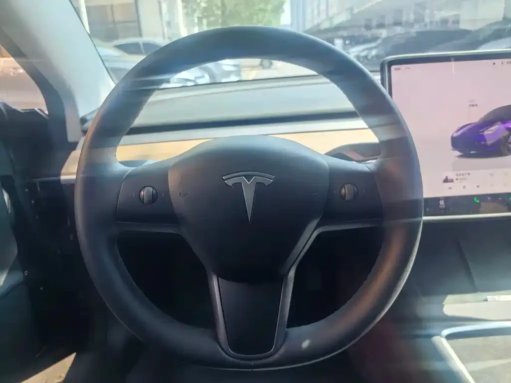 Tesla Model 3 — фото 4