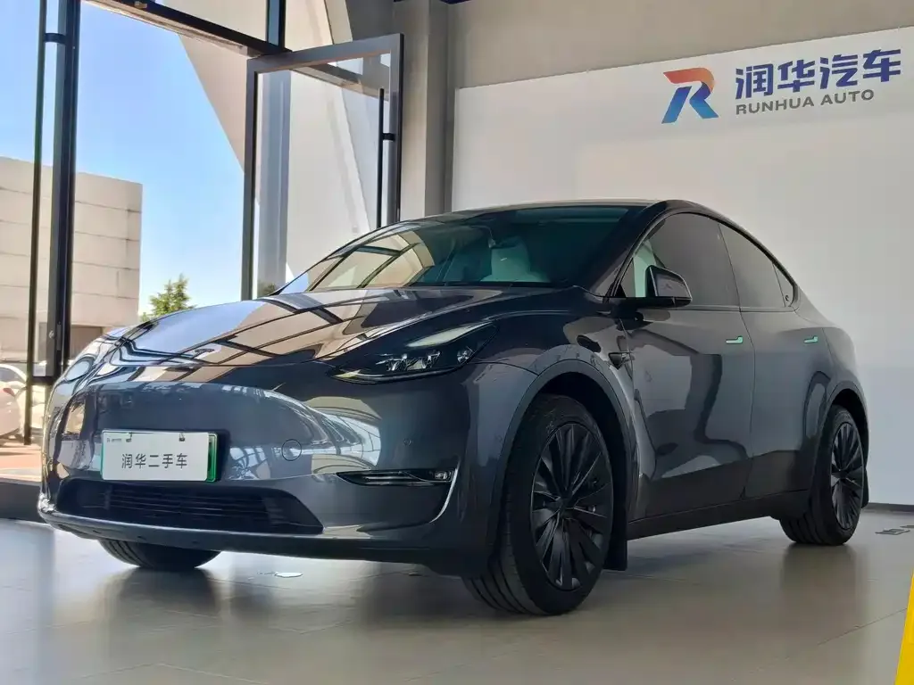 Tesla Model Y — фото 1