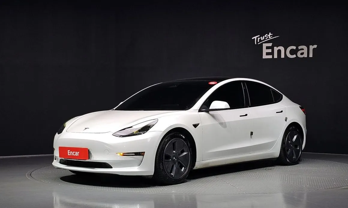 Tesla Model 3 — фото 1