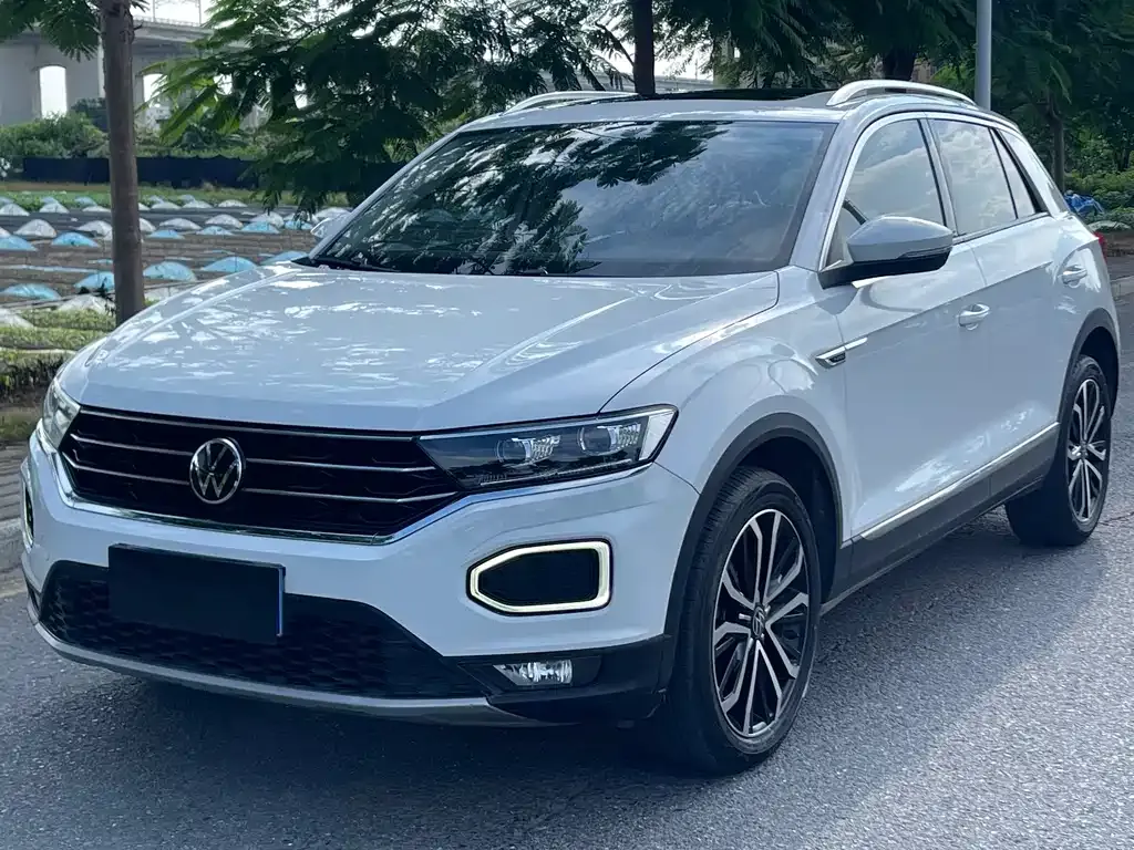 Volkswagen T-Roc — фото 1