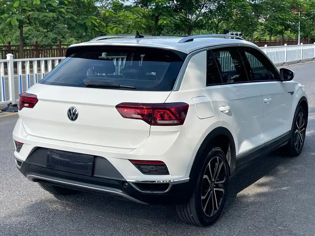 Volkswagen T-Roc — фото 10
