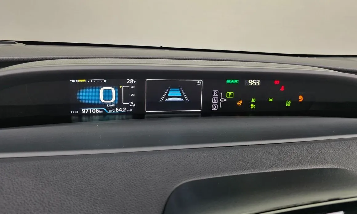 Toyota Prius — фото 7