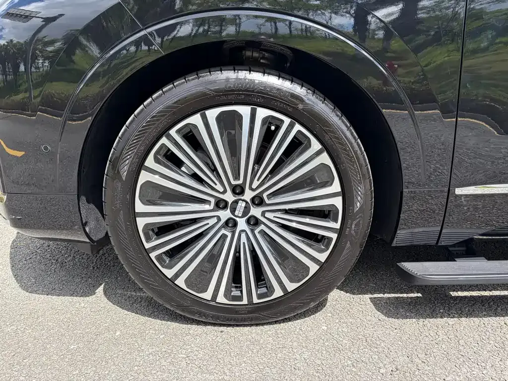 Geely Galaxy M9 — фото 9