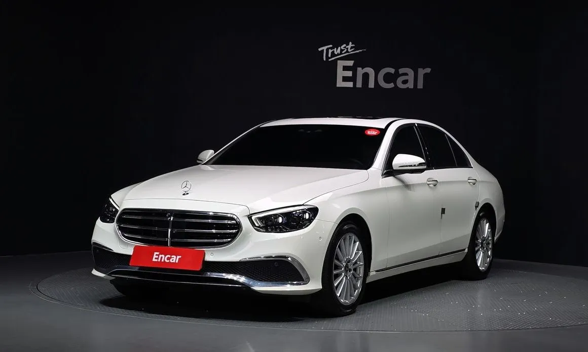 Mercedes-Benz E-Class — фото 1