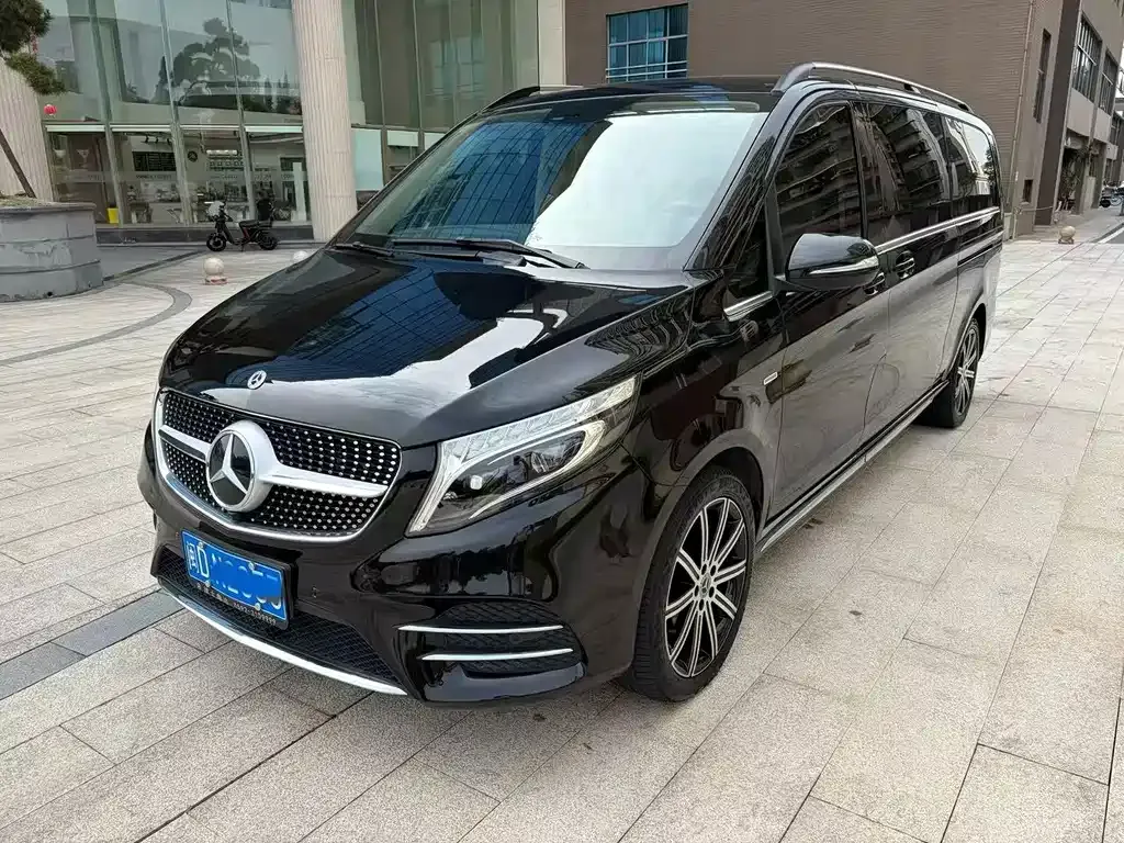 Mercedes-Benz V-Class — фото 1