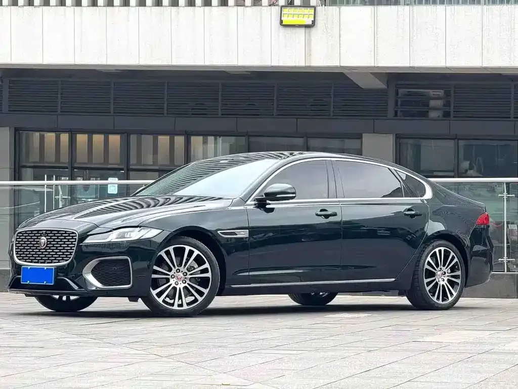 Jaguar XFL — фото 1