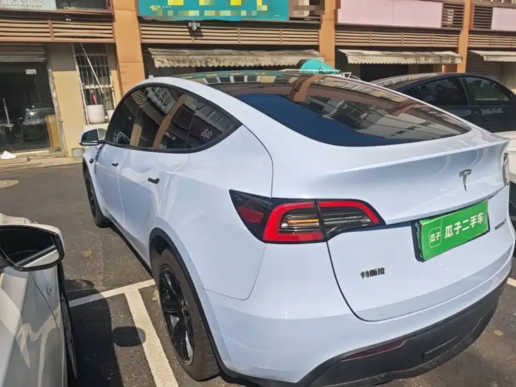 Tesla Model Y — фото 8