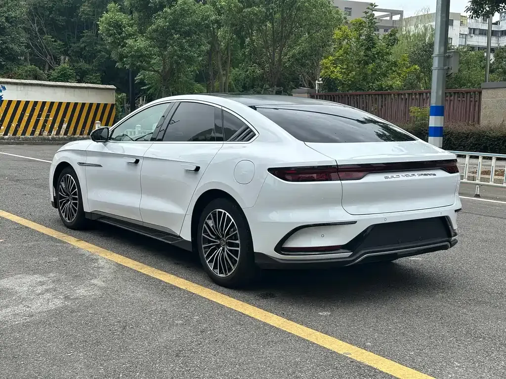 BYD Han — фото 10