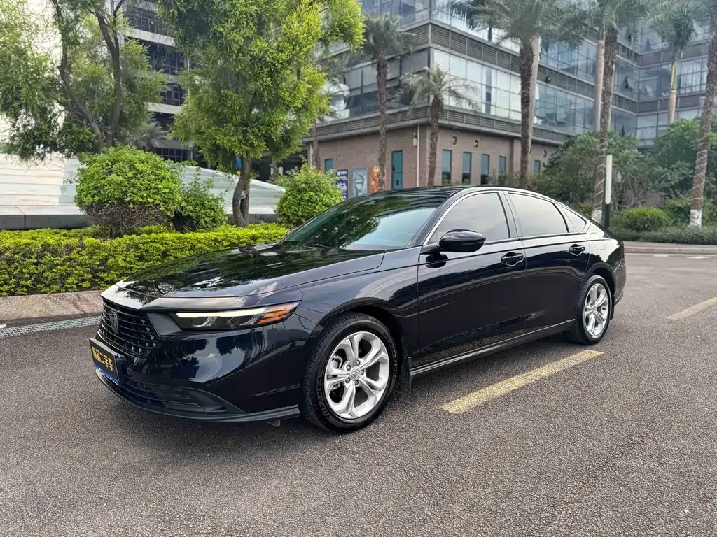 Honda Accord — фото 1