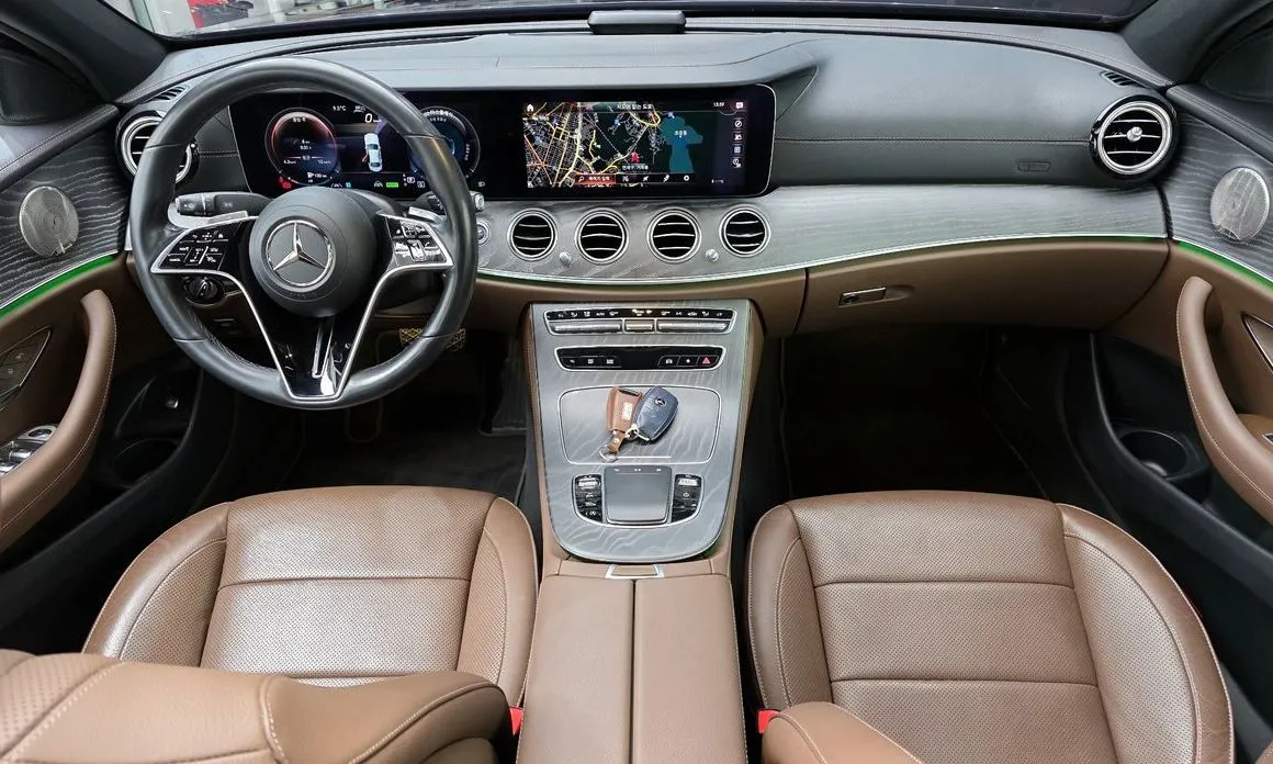 Mercedes-Benz E-Class — фото 4