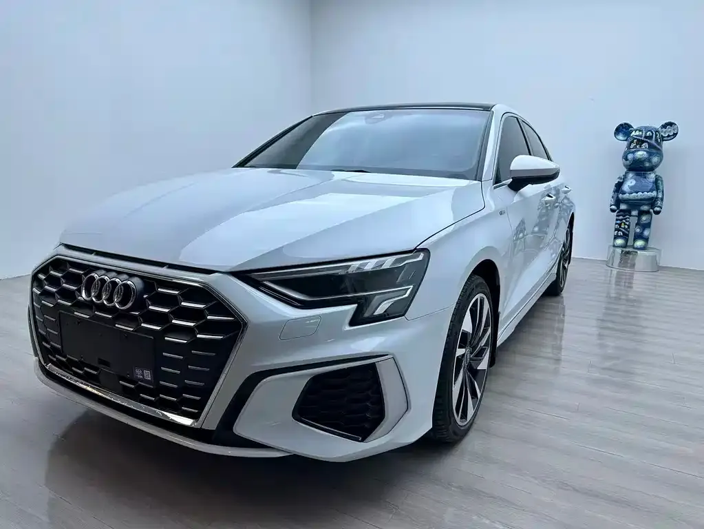 Audi A3 — фото 1