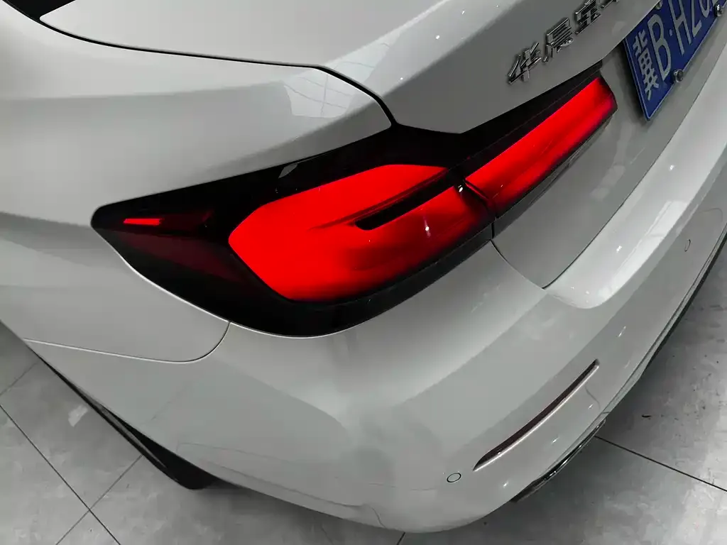 BMW 5 Series — фото 10