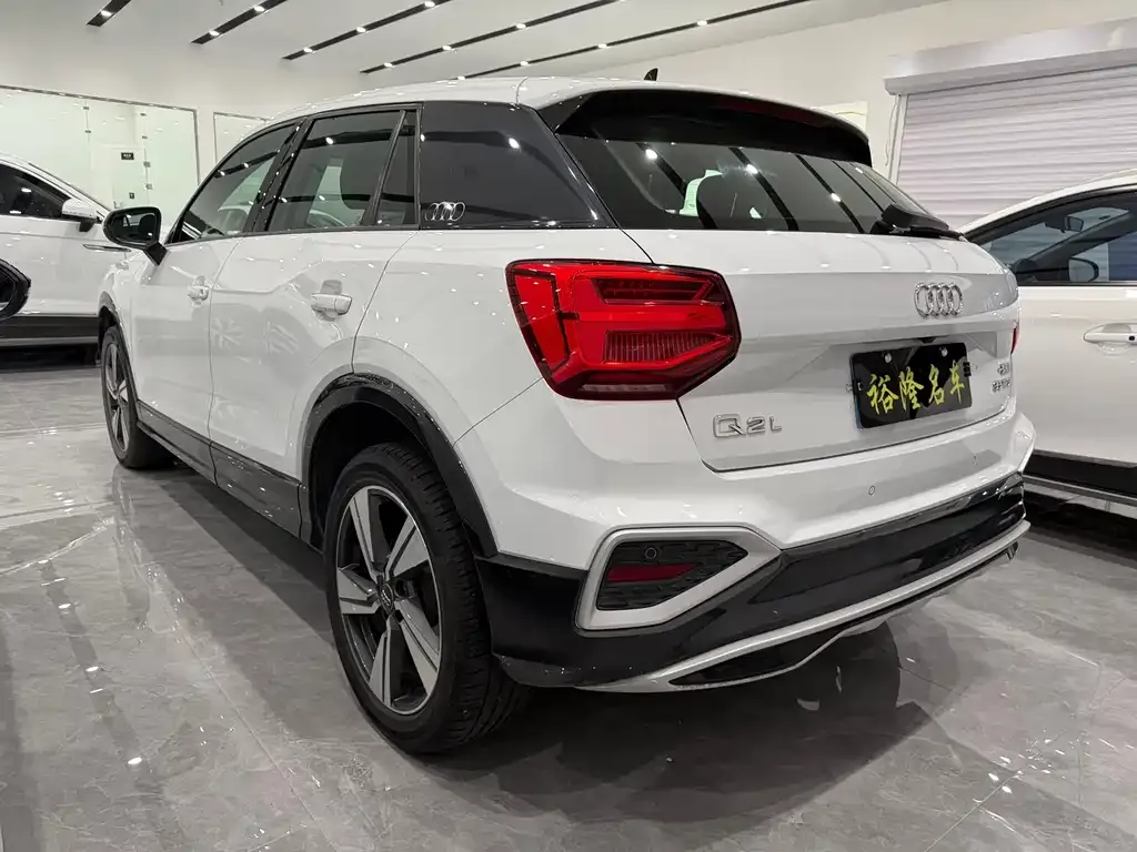 Audi Q2L — фото 9
