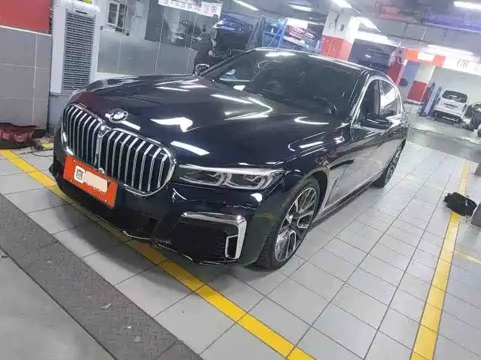 BMW 7 Series — фото 1