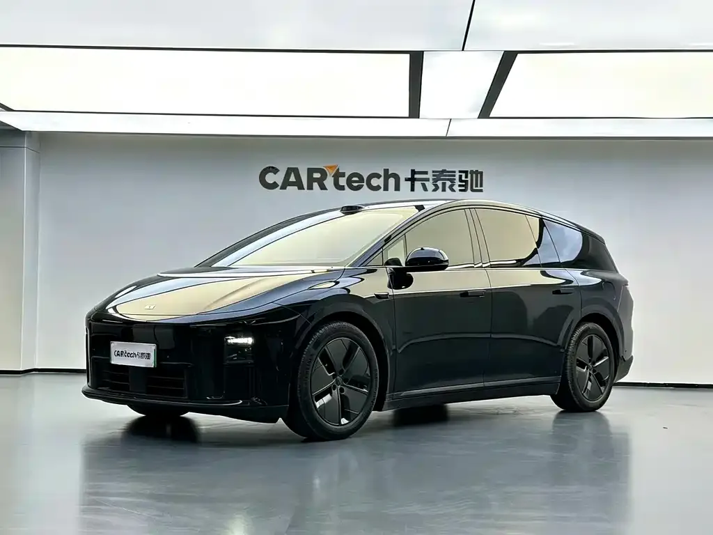 Li Auto i8 — фото 1