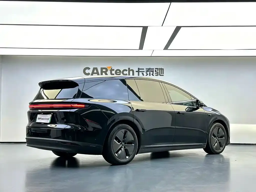 Li Auto i8 — фото 9