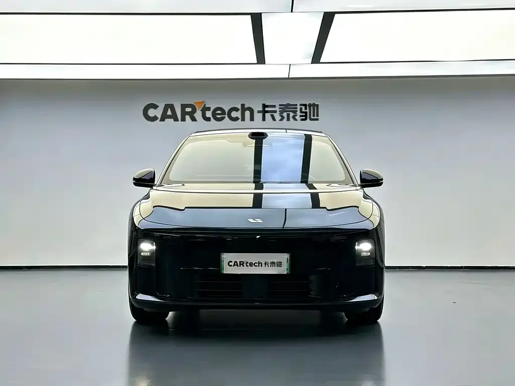 Li Auto i8 — фото 3