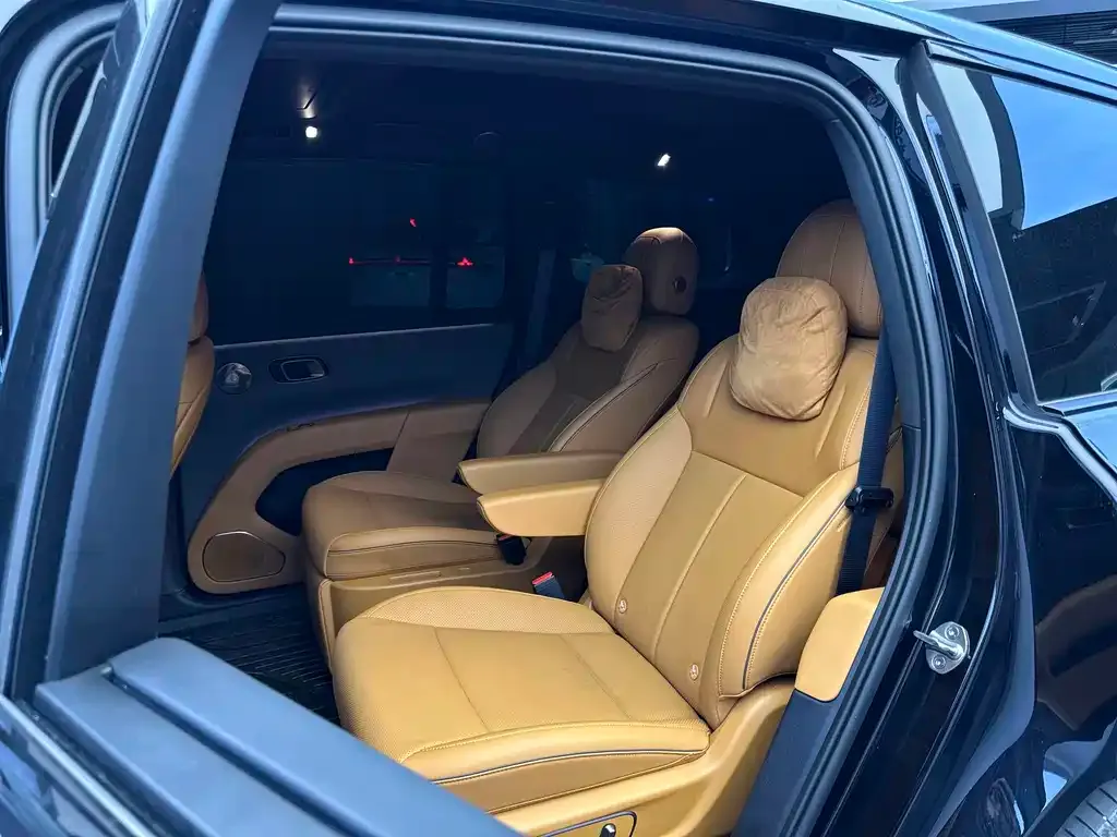 Li Auto i8 — фото 8